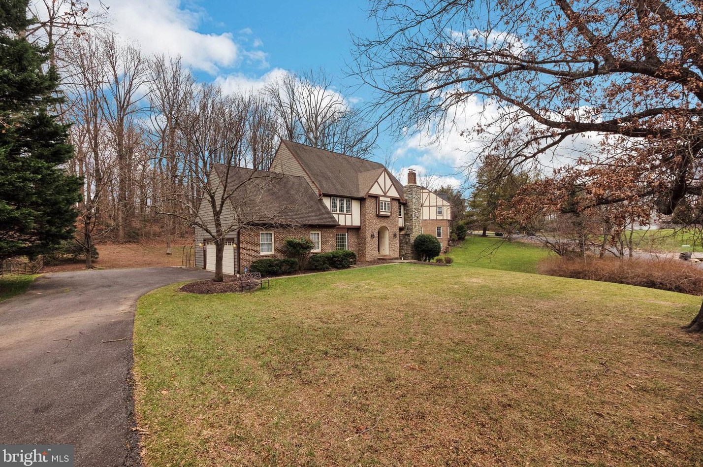 10317 Hickory Forest Dr, Vienna, VA 22124