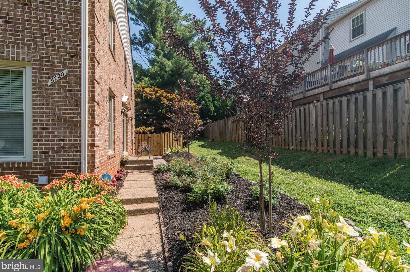 5720 Crownleigh Ct, Springfield, VA 22015