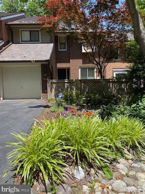 11068 Thrush Ridge Rd, Herndon, VA 20191