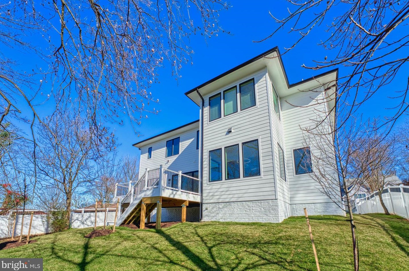 2242 Highland Ave, Falls Church VA  22046-2208 exterior