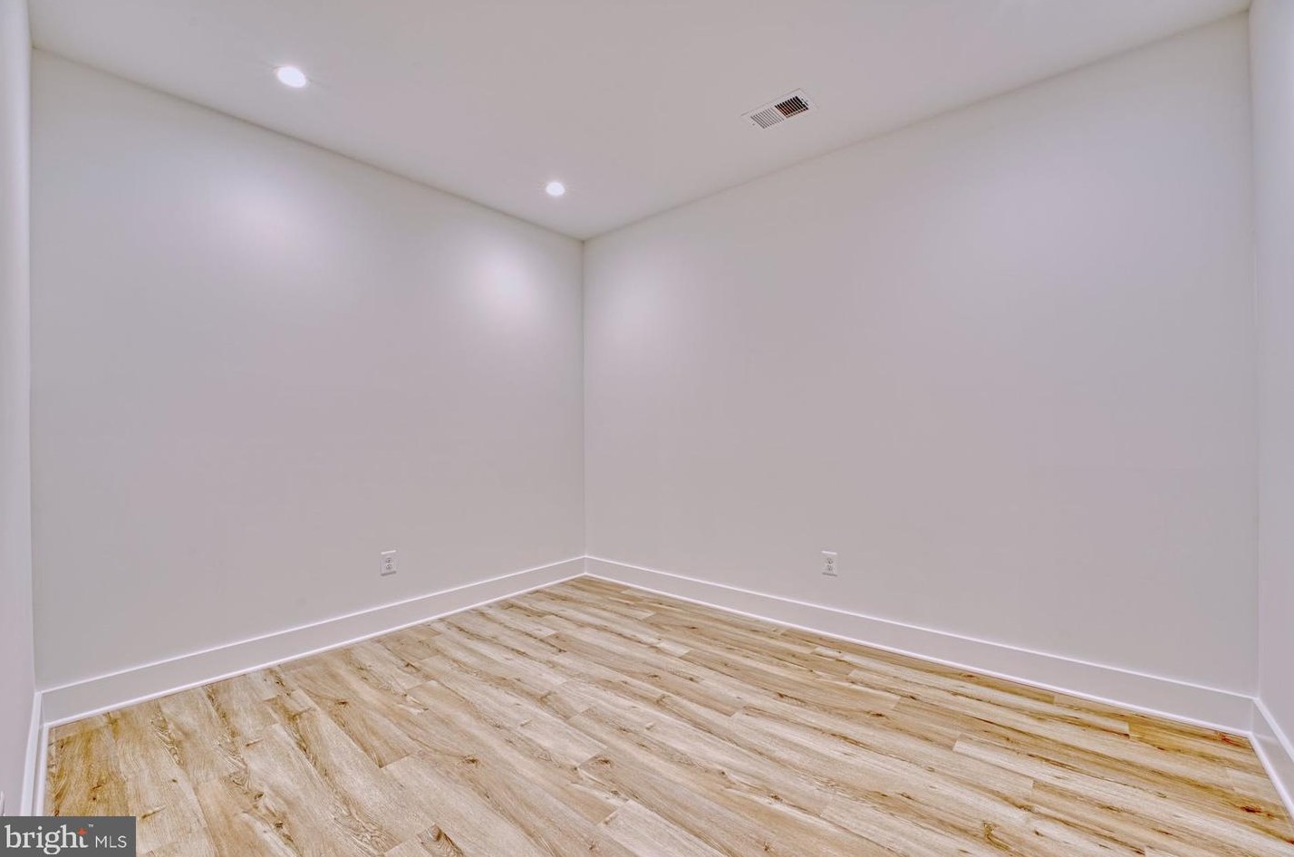 2242 Highland Ave, Falls Church VA  22046-2208 exterior