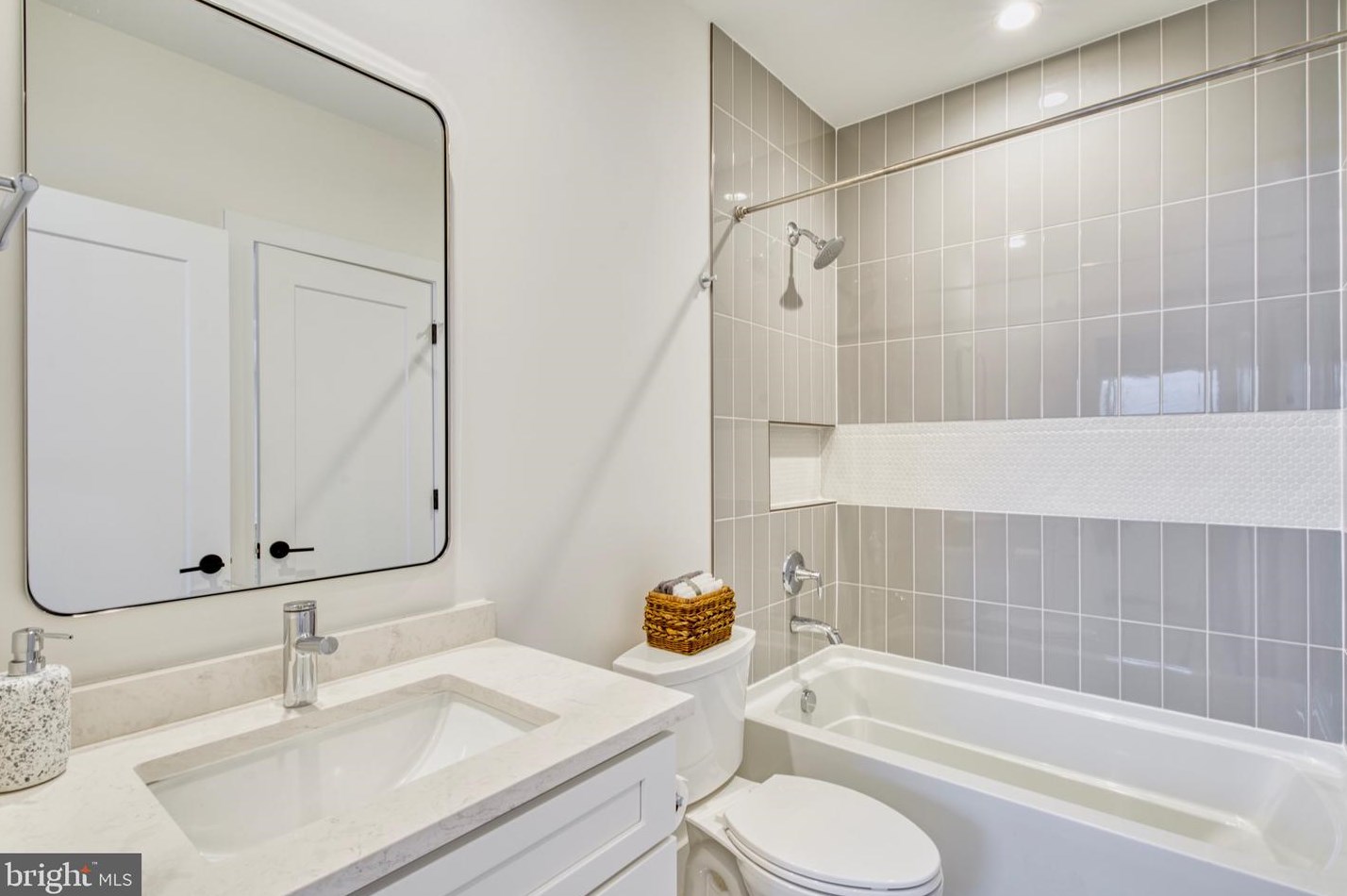 2242 Highland Ave, Falls Church VA  22046-2208 exterior