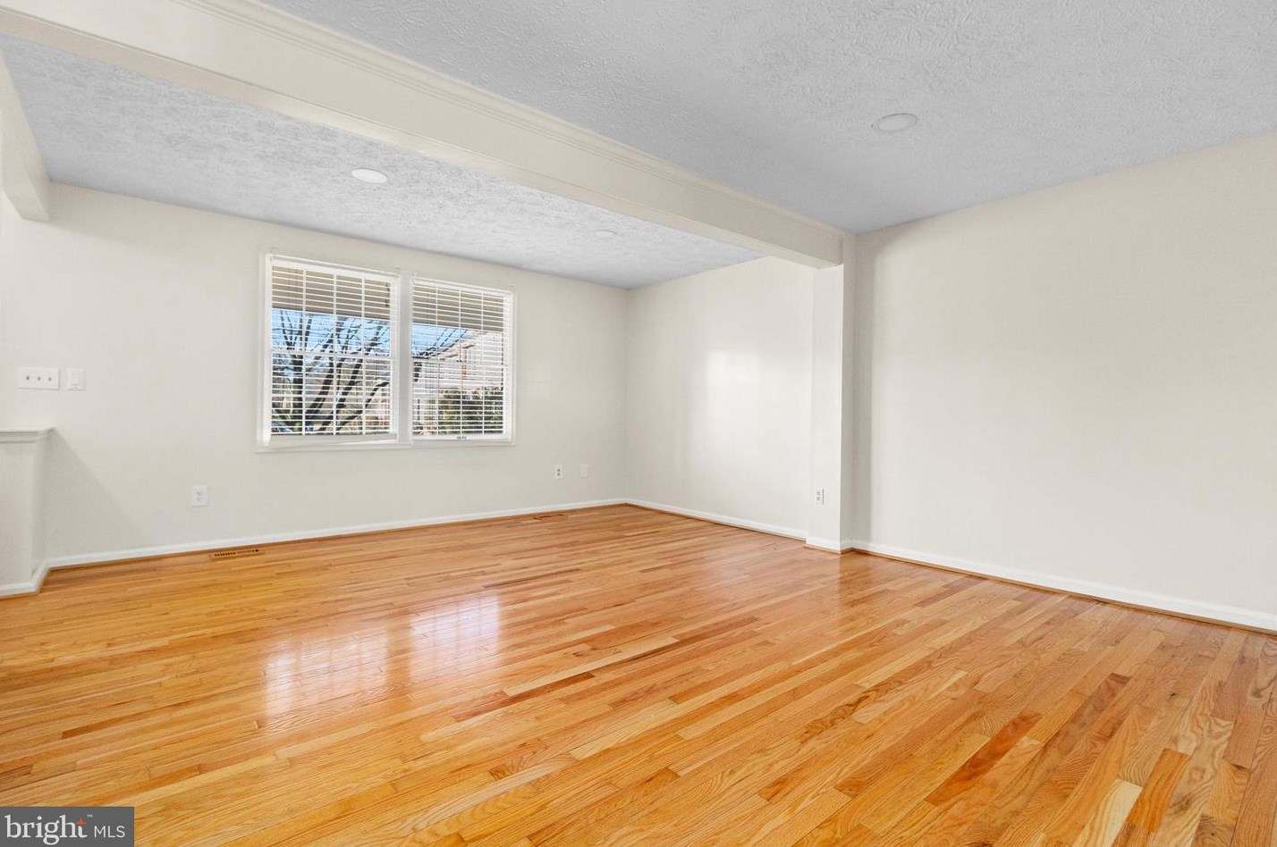 1104 Floyd Pl, Herndon, VA 20170