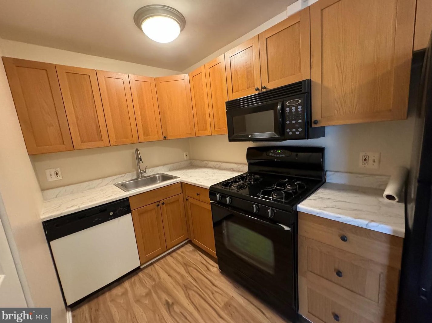 214 Locust St Se #118, Vienna, VA 22180