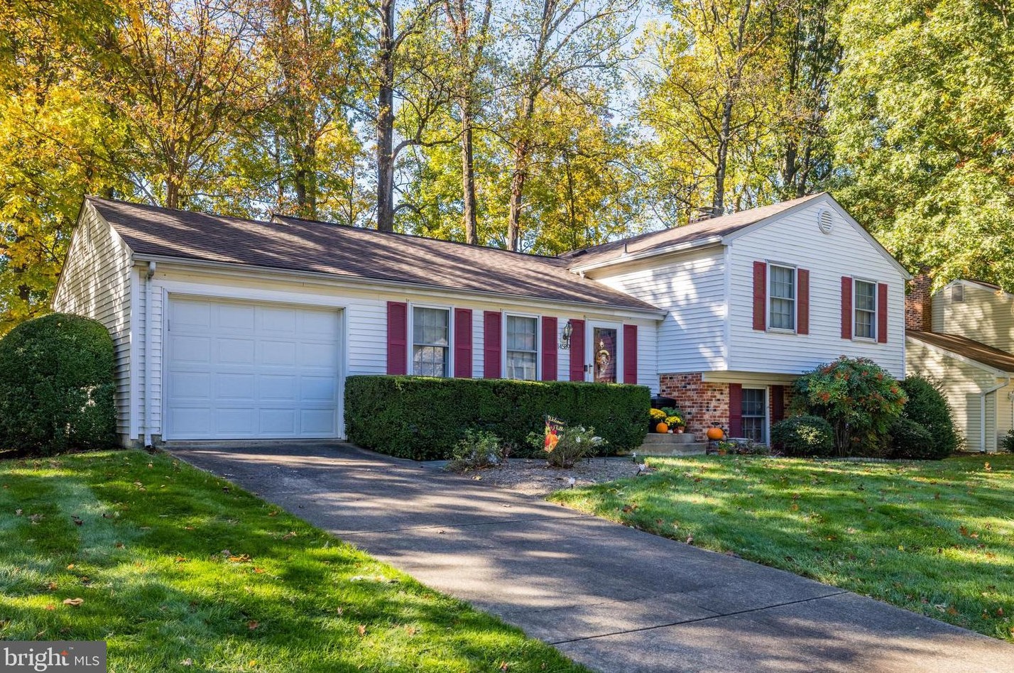 14589 Woodland Ridge Dr, Centreville, VA 20121-2307