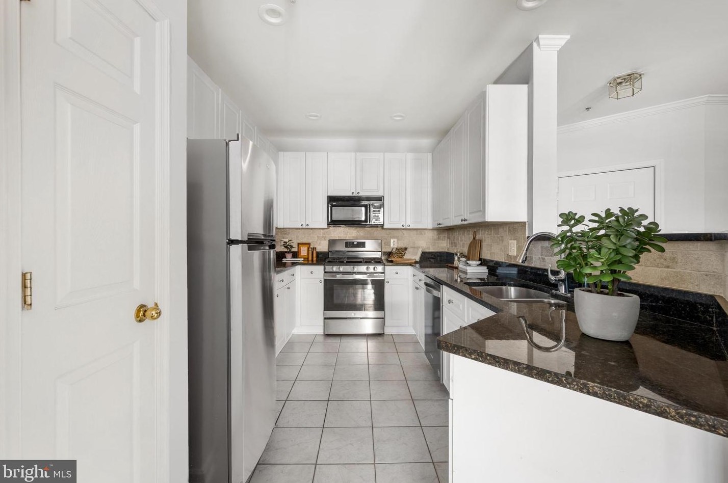 8183 Carnegie Hall Ct, Vienna VA  22180-7356 exterior