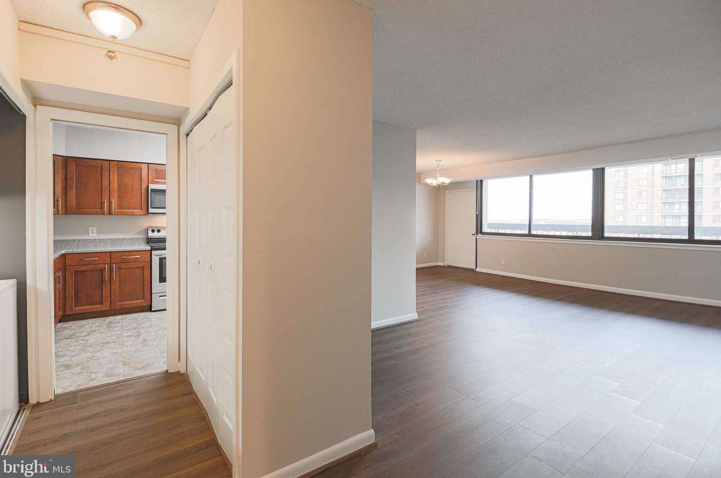 5501 Seminary Rd #1914s, Falls Church, VA 22041