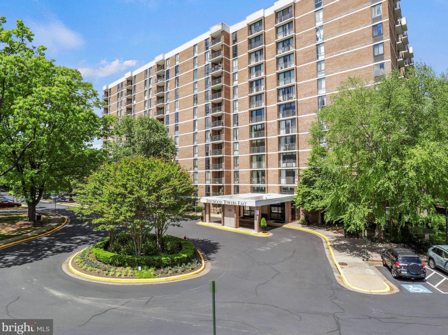 2311 Pimmit Dr #817, Falls Church, VA 22043