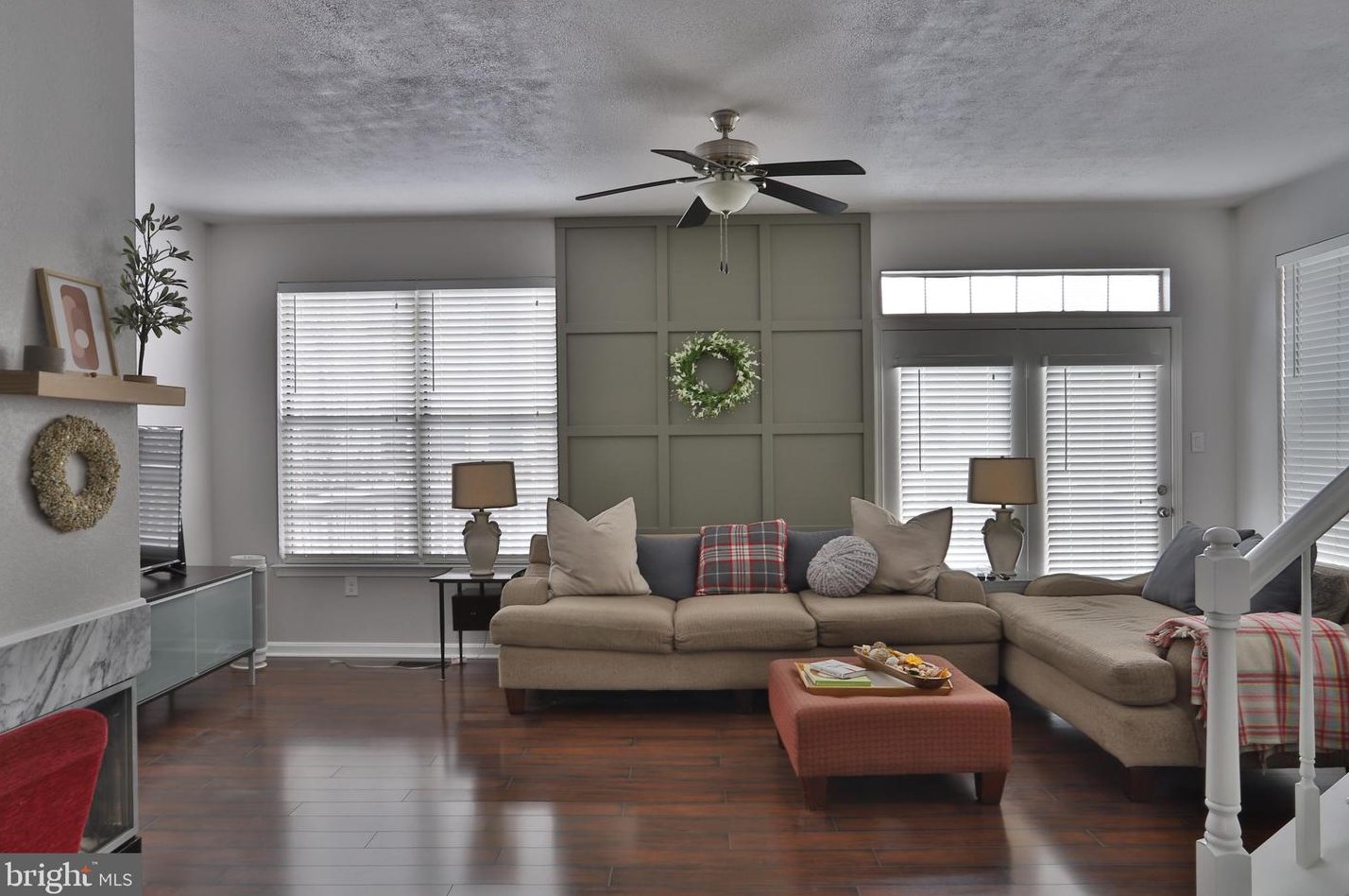 5833 Belcher Farm Dr, Centreville, VA 20120
