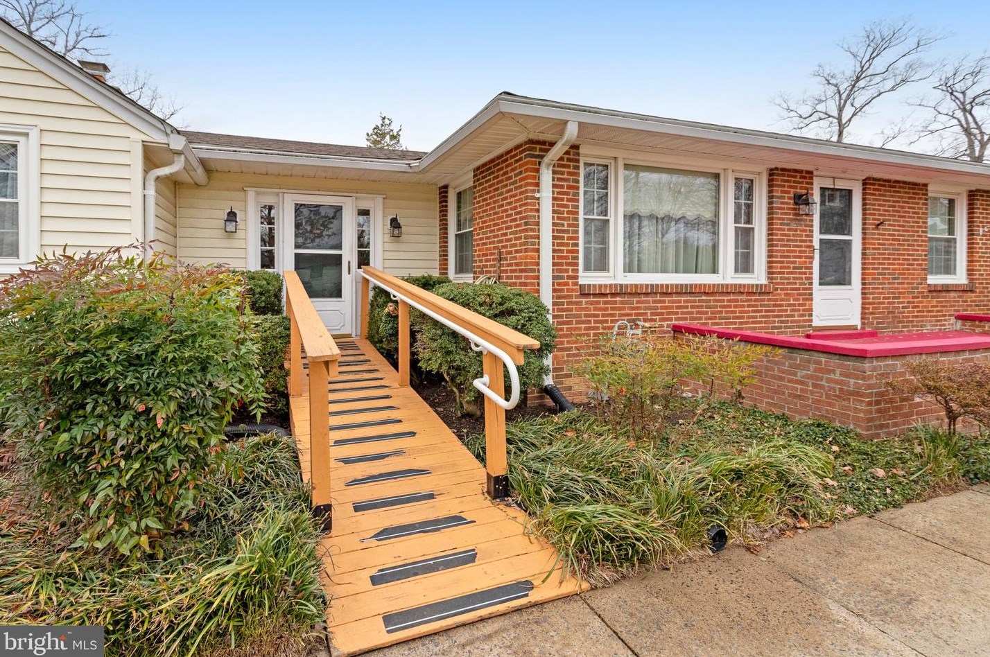 6404 Inwood Dr, Springfield, VA 22150