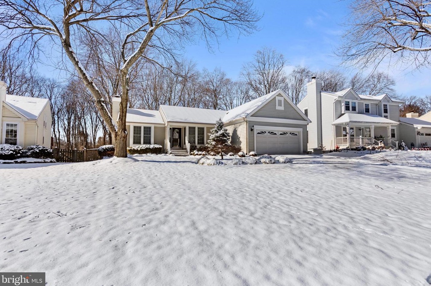 10931 Adare Dr, Fairfax, VA 22032-3105