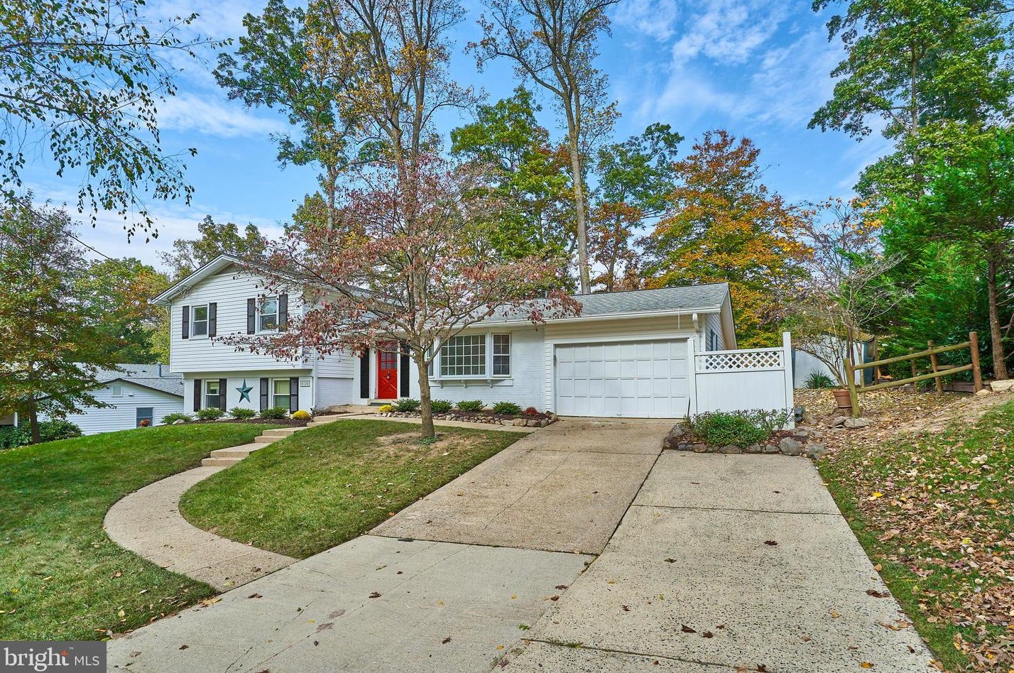 8120 Old Oaks Dr, Springfield, VA 22152