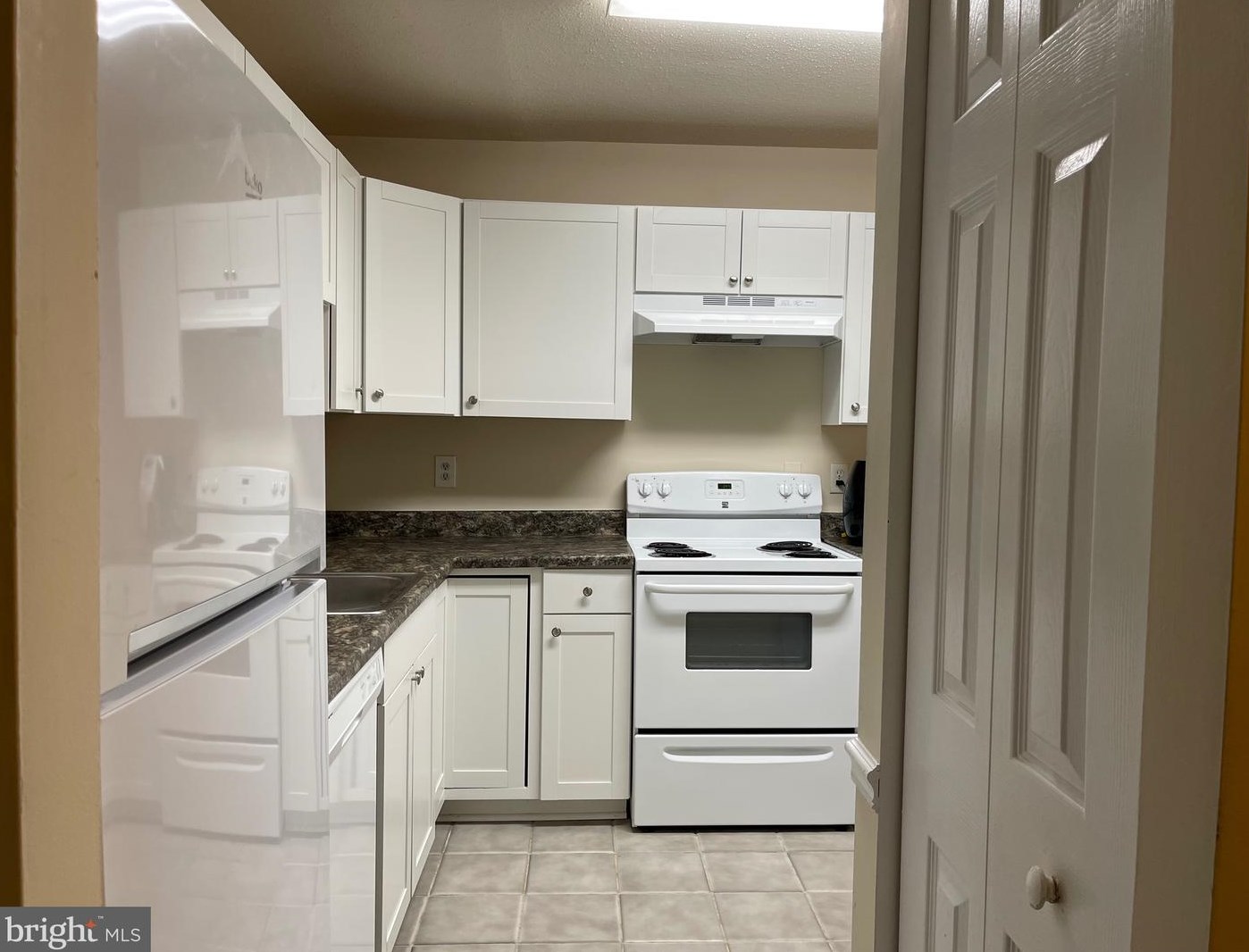 617 Center St #t4, Herndon, VA 20170