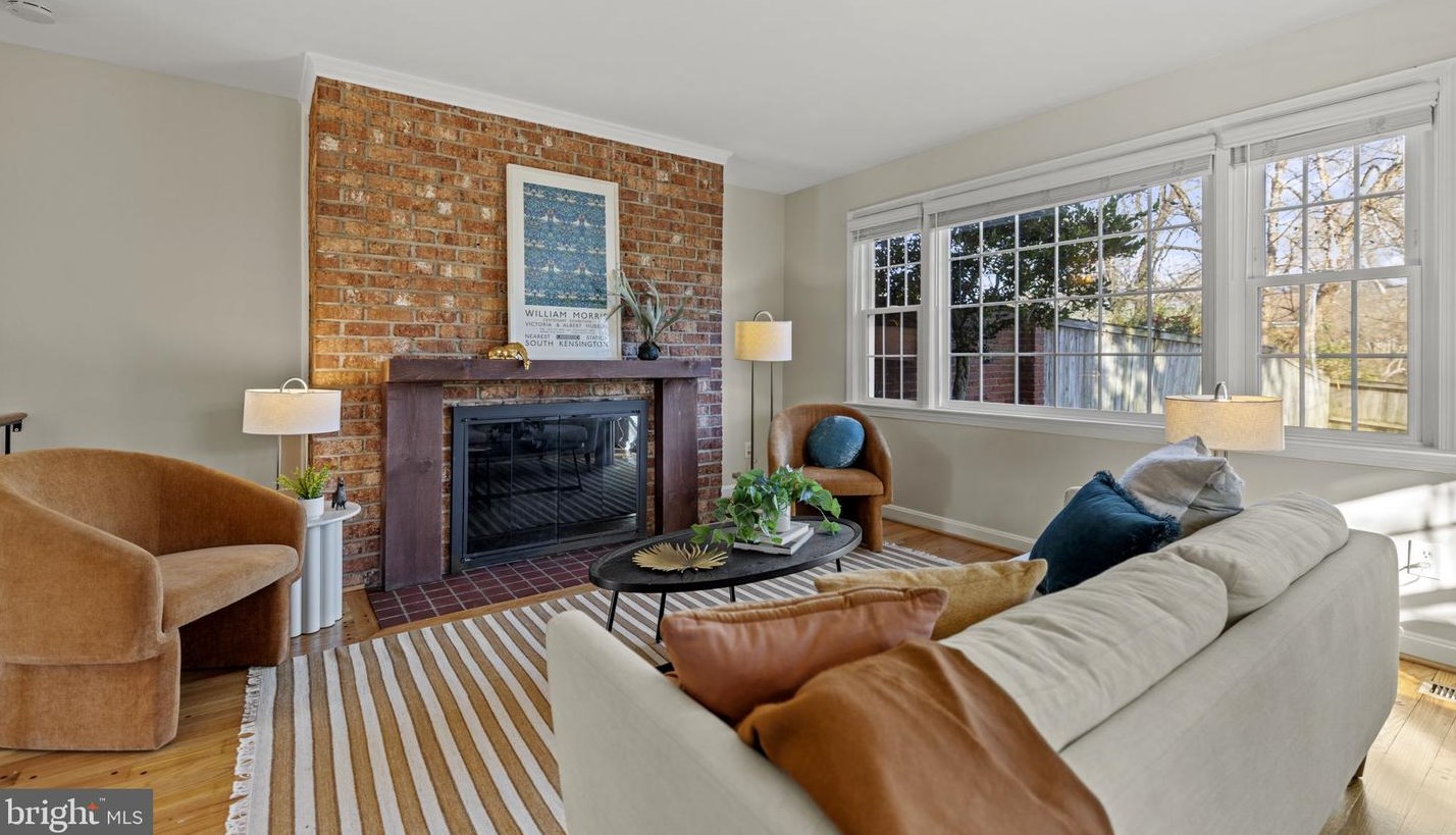 6057 Hardwick Pl, Falls Church, VA 22041