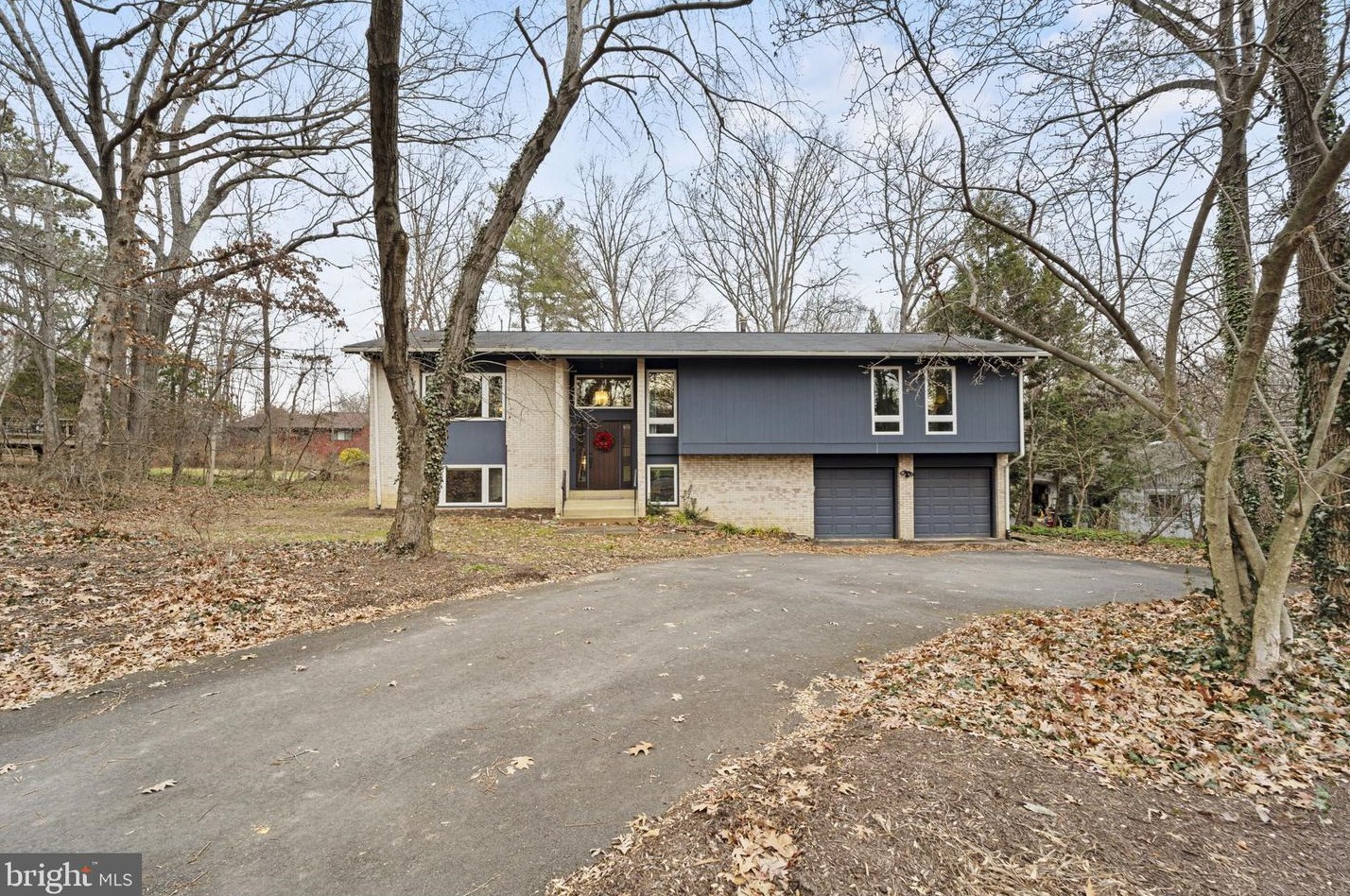 1411 Aldenham Ln, Herndon, VA 20190