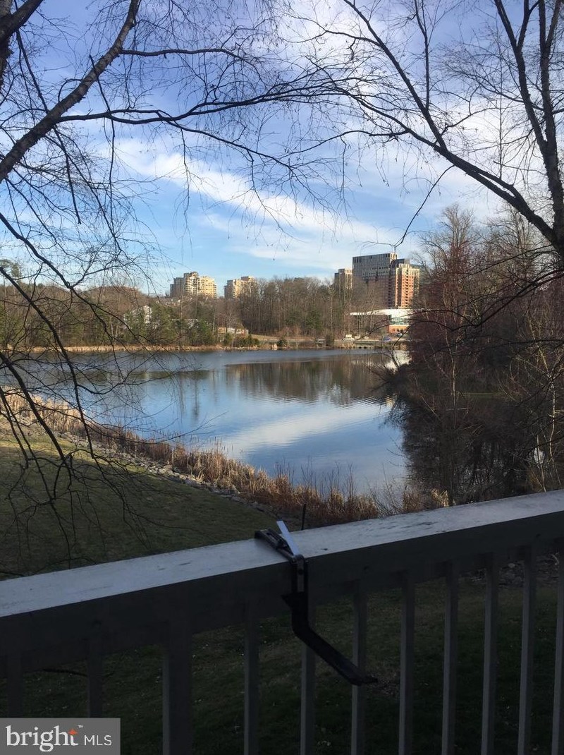 1708 Lake Shore Crest Dr Apt 25, Herndon, VA 20190