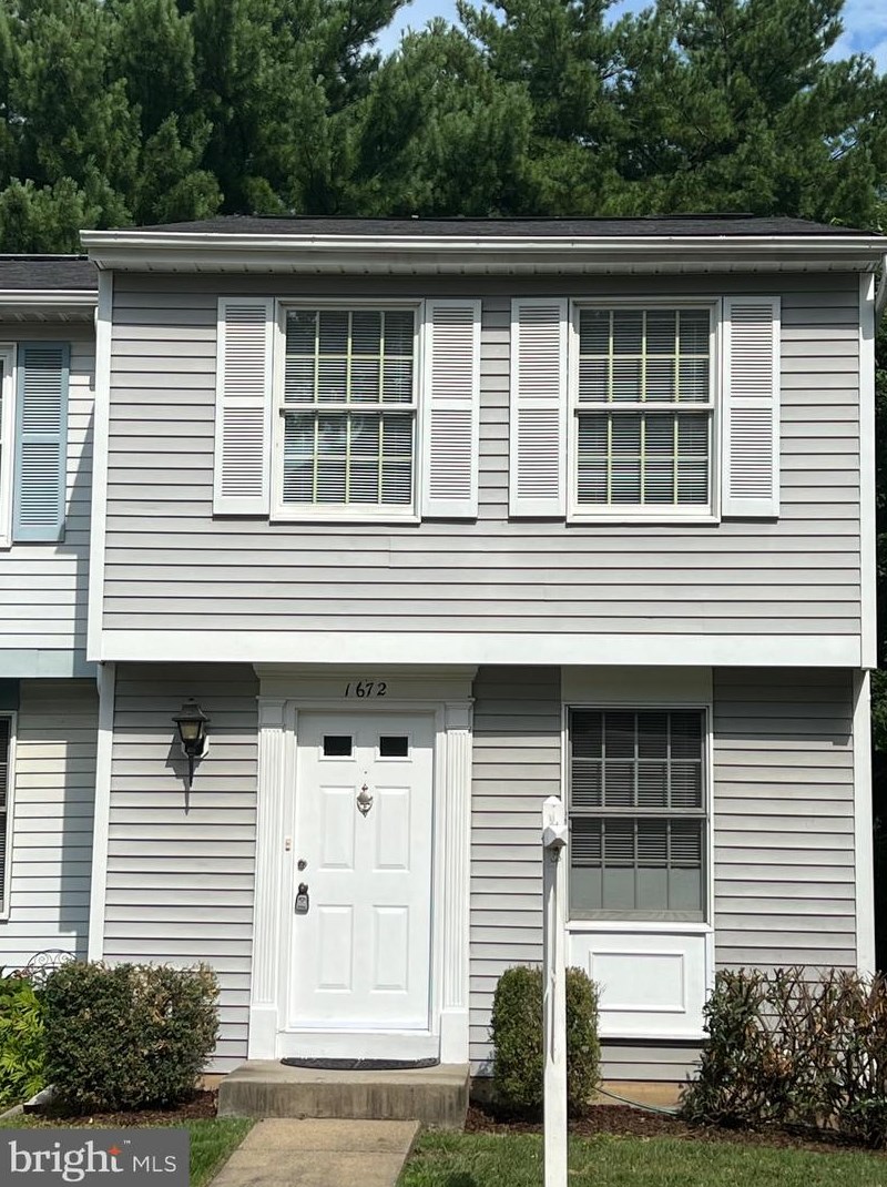 1672 Harvest Green Ct, Herndon, VA 20194