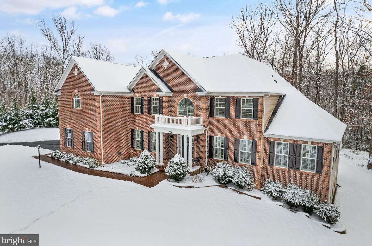 8817 Lake Hill Dr, Lorton, VA 22079