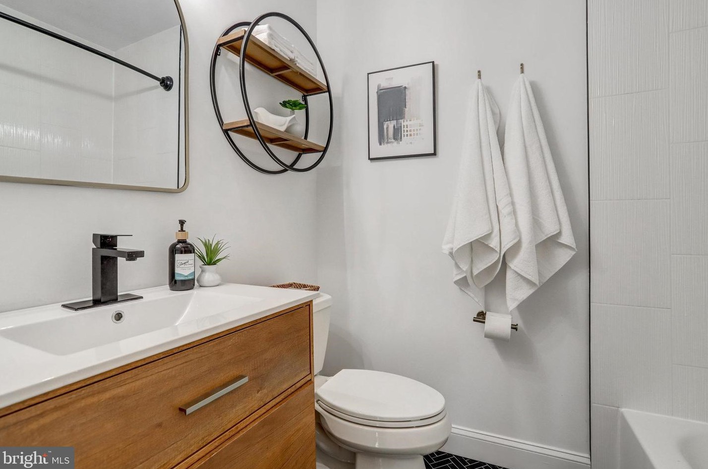 3201 Blundell Cir, Falls Church VA  22042-3819 exterior