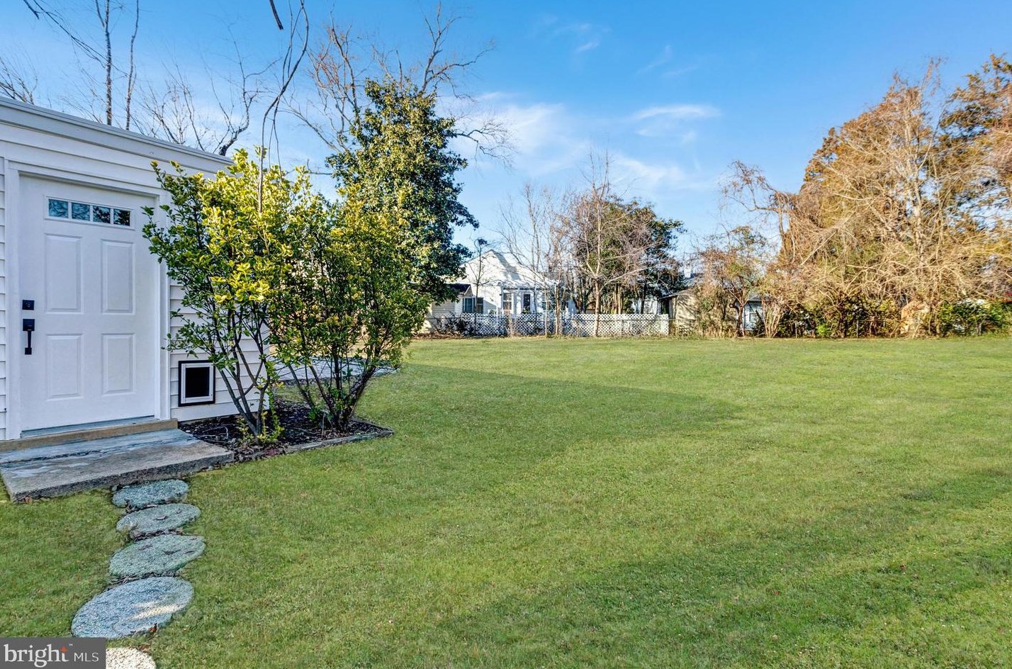 3201 Blundell Cir, Falls Church VA  22042-3819 exterior