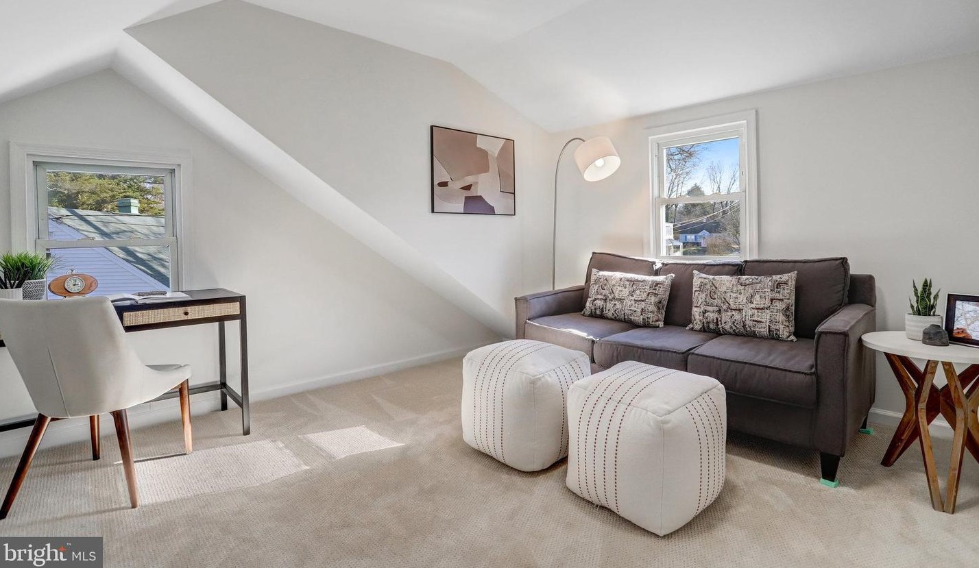 3201 Blundell Cir, Falls Church VA  22042-3819 exterior