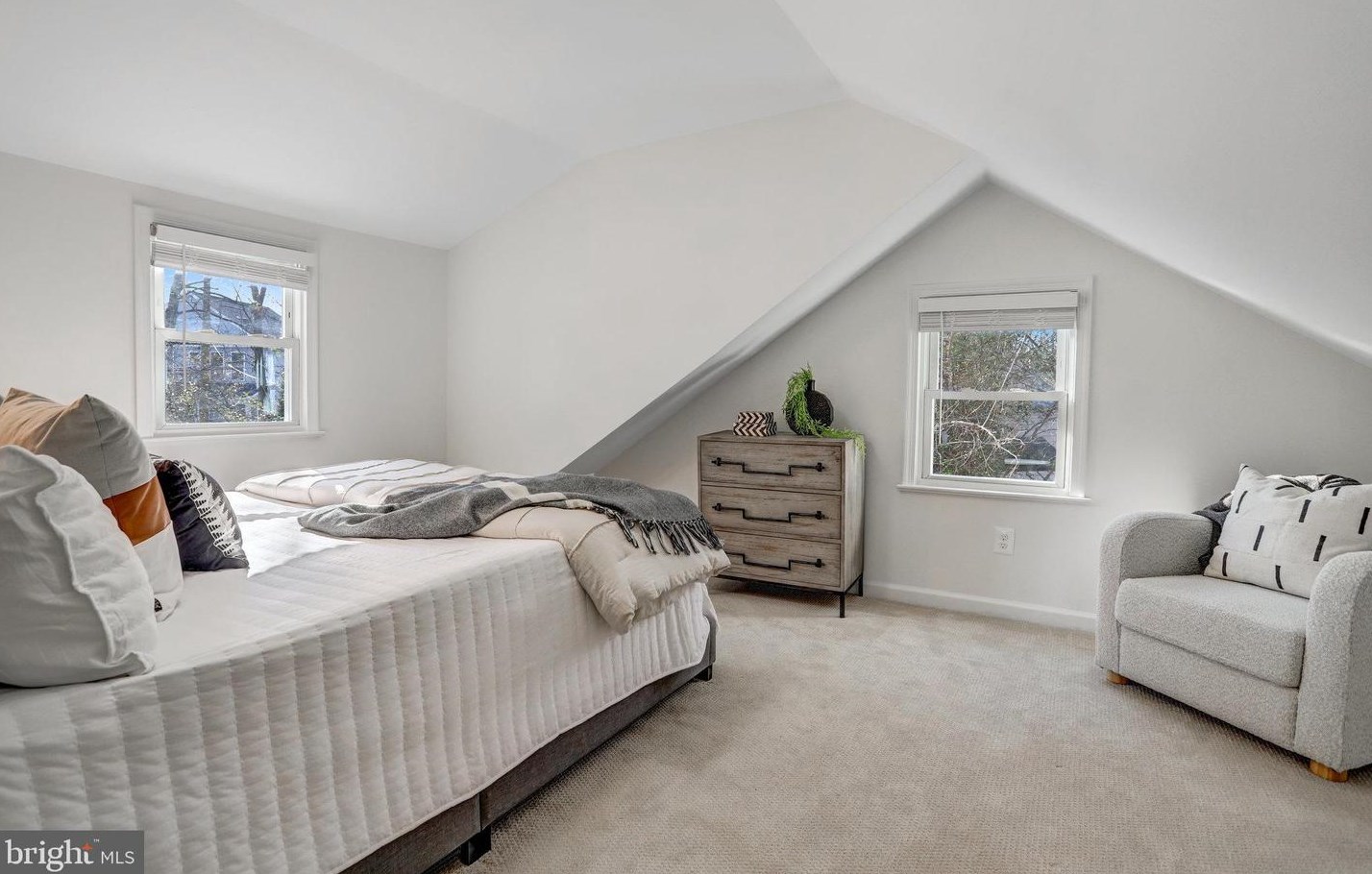 3201 Blundell Cir, Falls Church VA  22042-3819 exterior