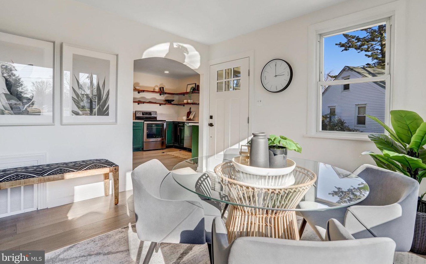 3201 Blundell Cir, Falls Church VA  22042-3819 exterior