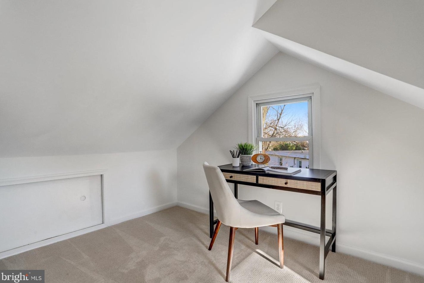 3201 Blundell Cir, Falls Church VA  22042-3819 exterior