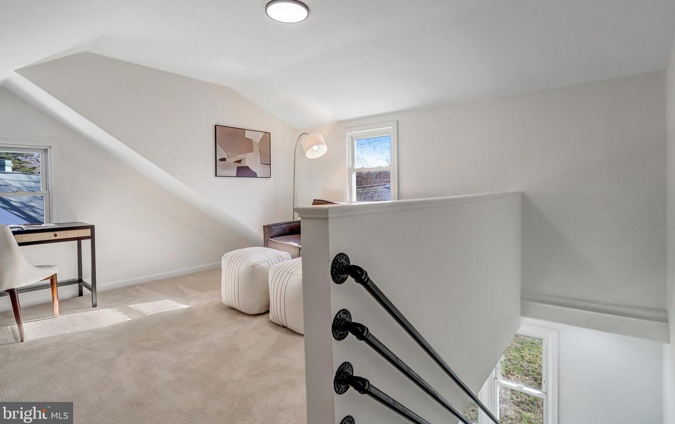 3201 Blundell Cir, Falls Church VA  22042-3819 exterior