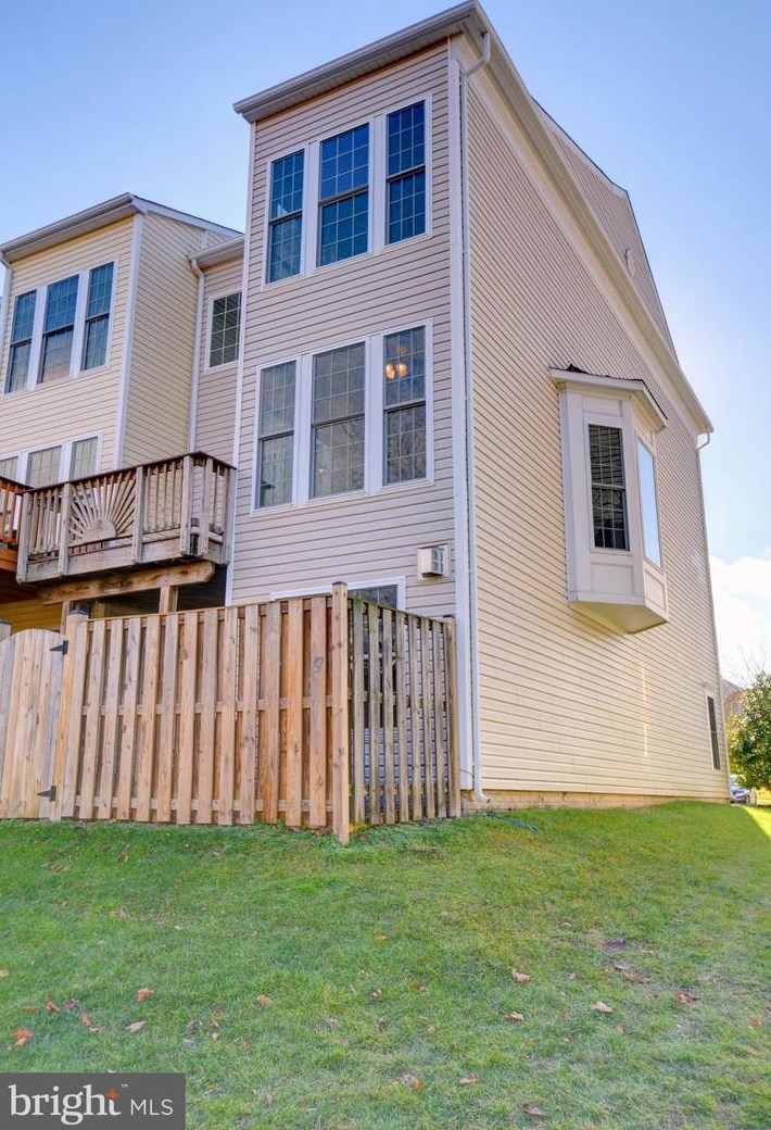 2436 Terra Cotta Cir, Herndon, VA 20171