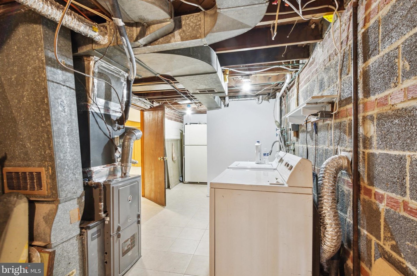 6516 Columbia Pike, Falls Church VA  22041-1126 exterior