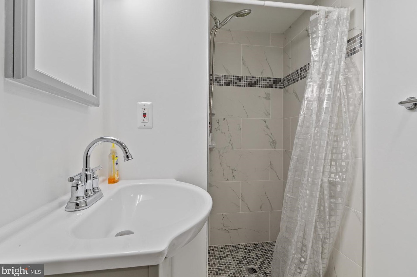 6516 Columbia Pike, Falls Church VA  22041-1126 exterior