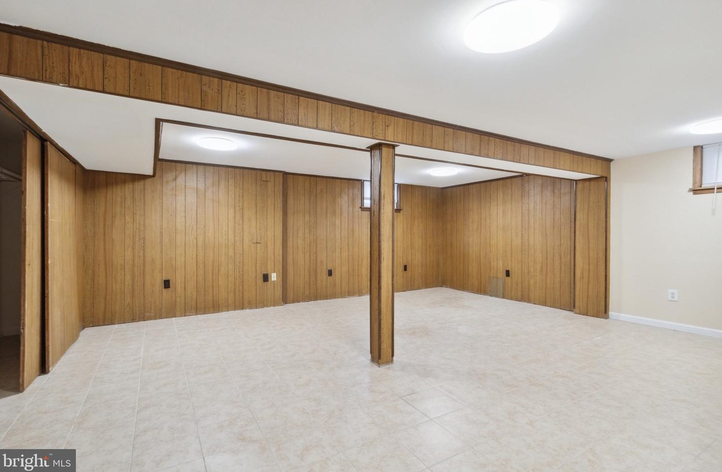 6516 Columbia Pike, Falls Church VA  22041-1126 exterior