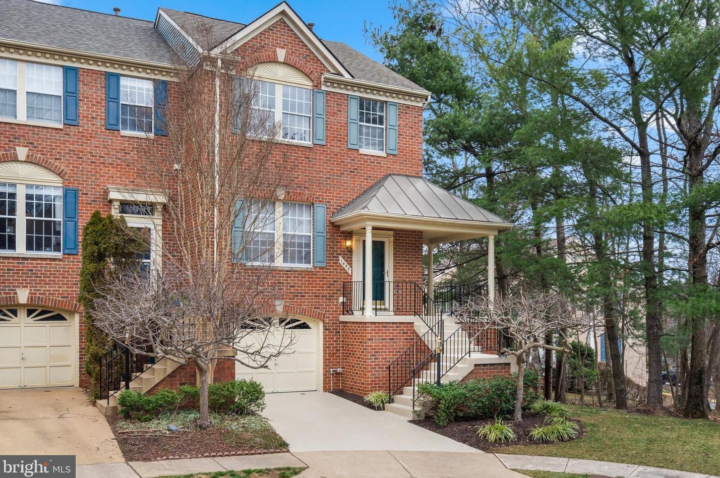 1453 Park Garden Ln, Herndon, VA 20194