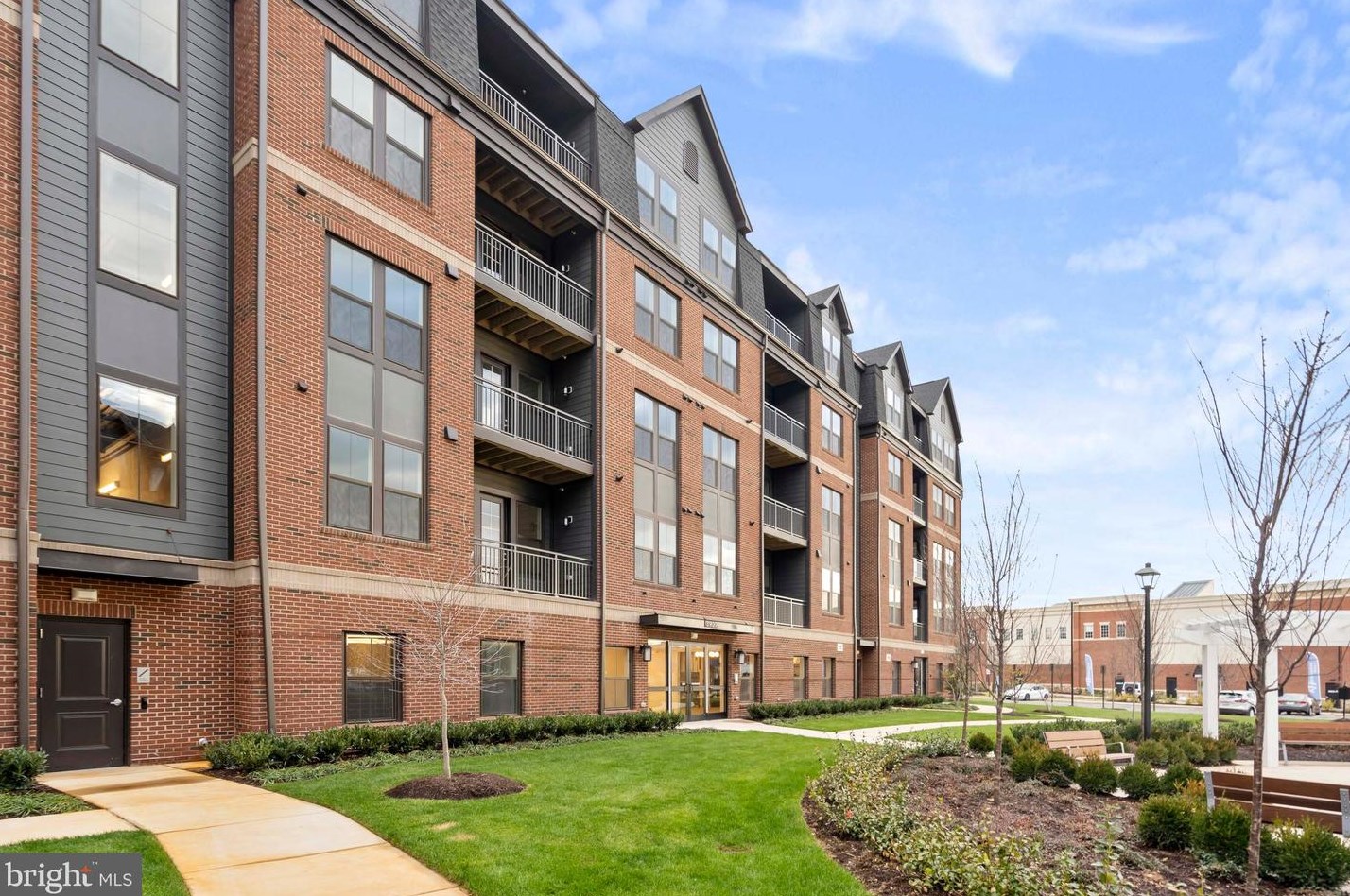 3927 Fair Ridge Dr #303, Fairfax, VA 22033