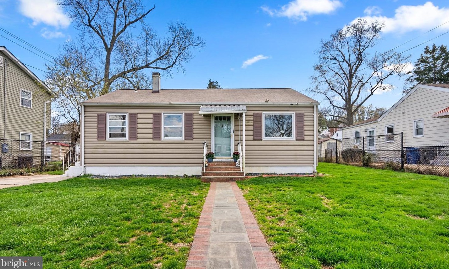 3307 Dona Ave, Alexandria, VA 22303-1111