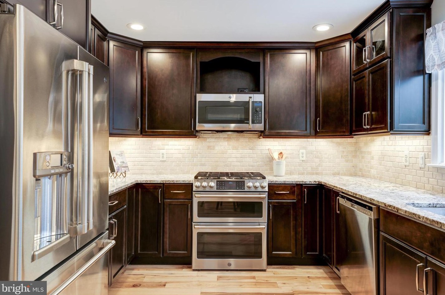 3534 Armfield Farm Dr, Fairfax VA 20151-3365 exterior