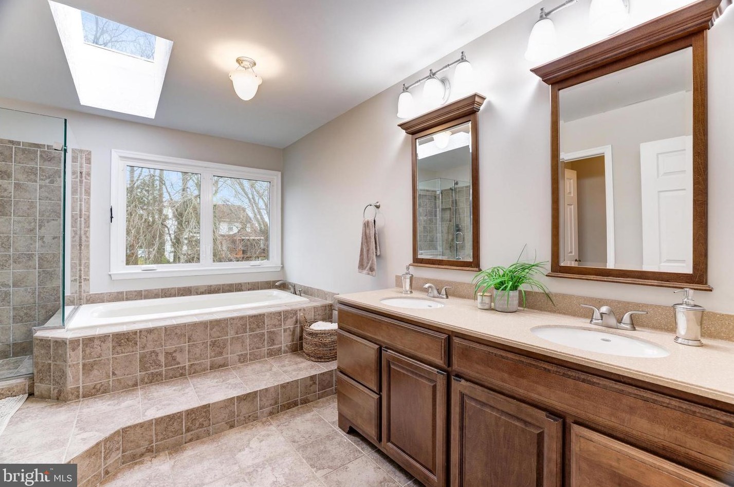 3534 Armfield Farm Dr, Fairfax VA 20151-3365 exterior