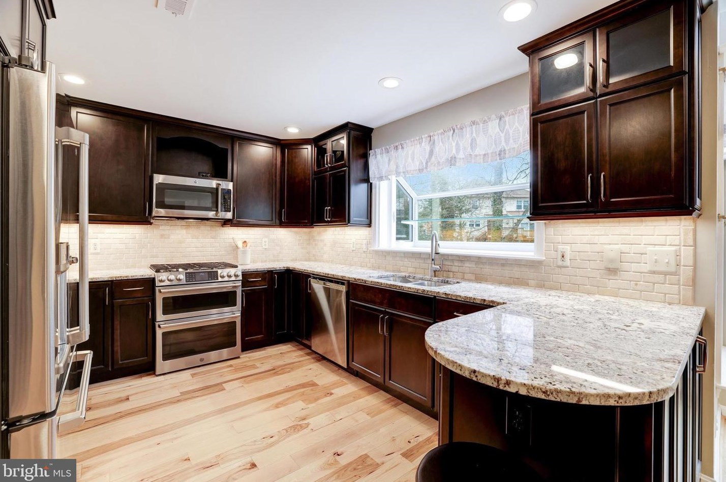 3534 Armfield Farm Dr, Fairfax VA 20151-3365 exterior