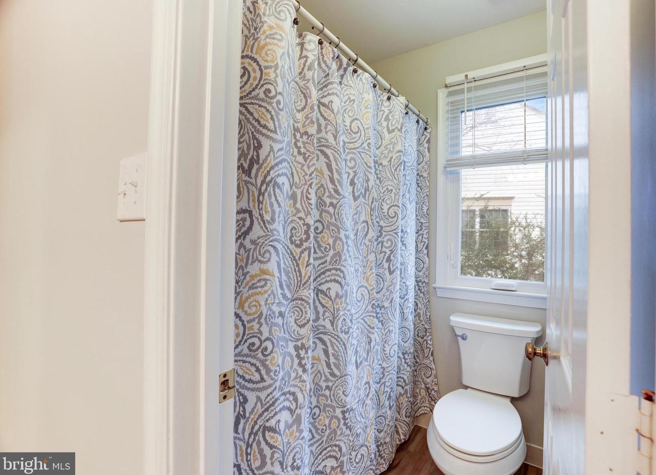 3534 Armfield Farm Dr, Fairfax VA 20151-3365 exterior