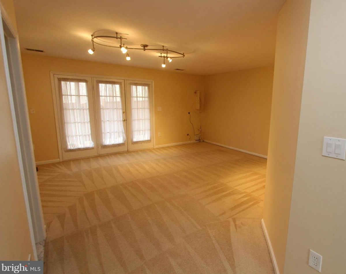 6390 Dakine Cir, Springfield, VA 22150
