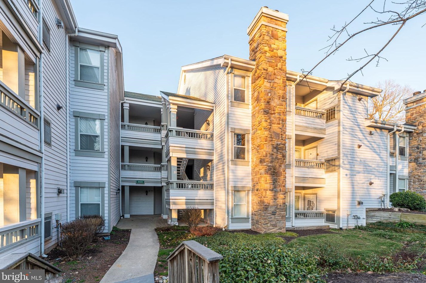 4405 Sedgehurst Dr #203, Fairfax, VA 22033