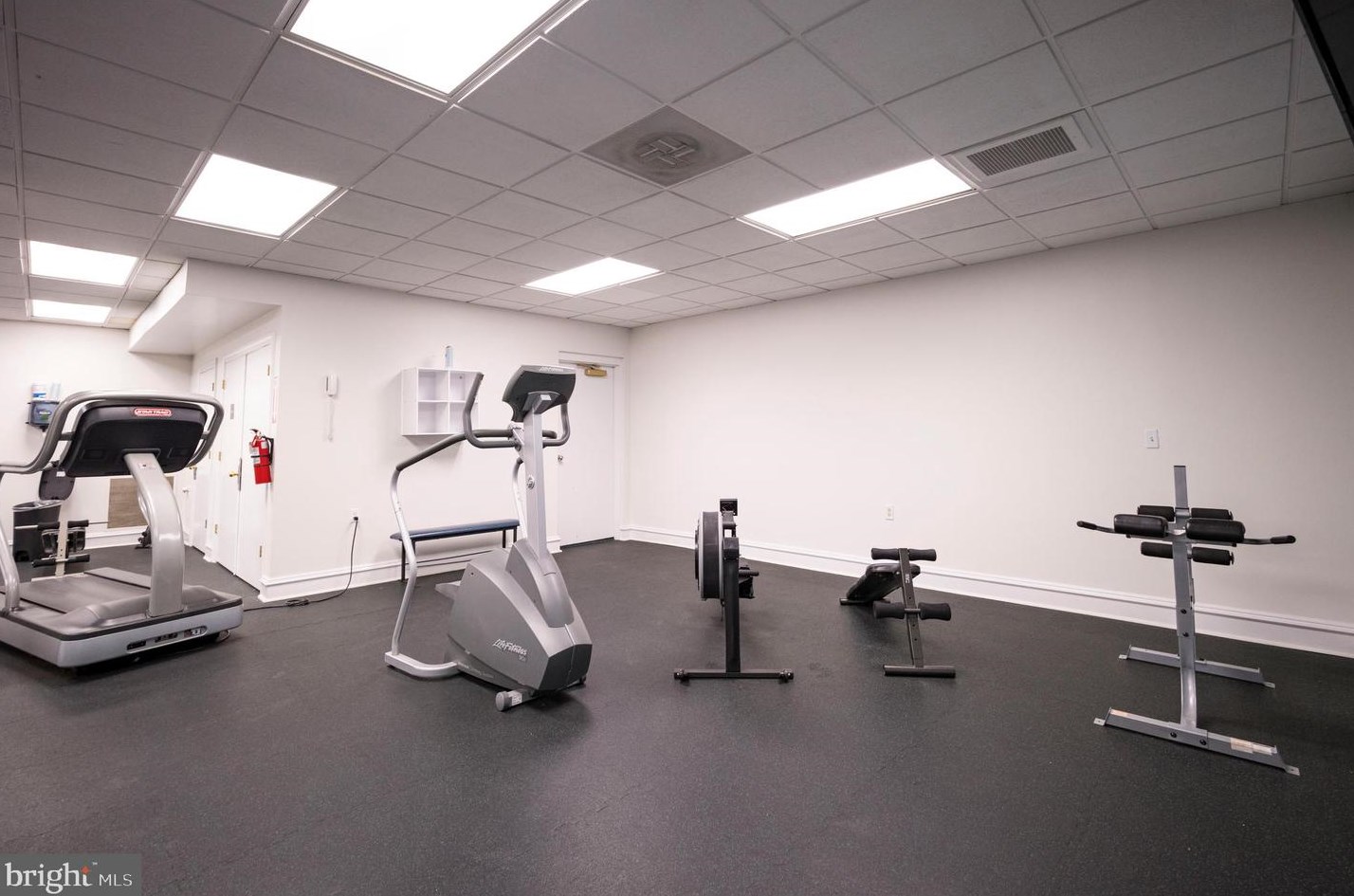 5563 Seminary Rd, Falls Church VA  22041-3563 exterior