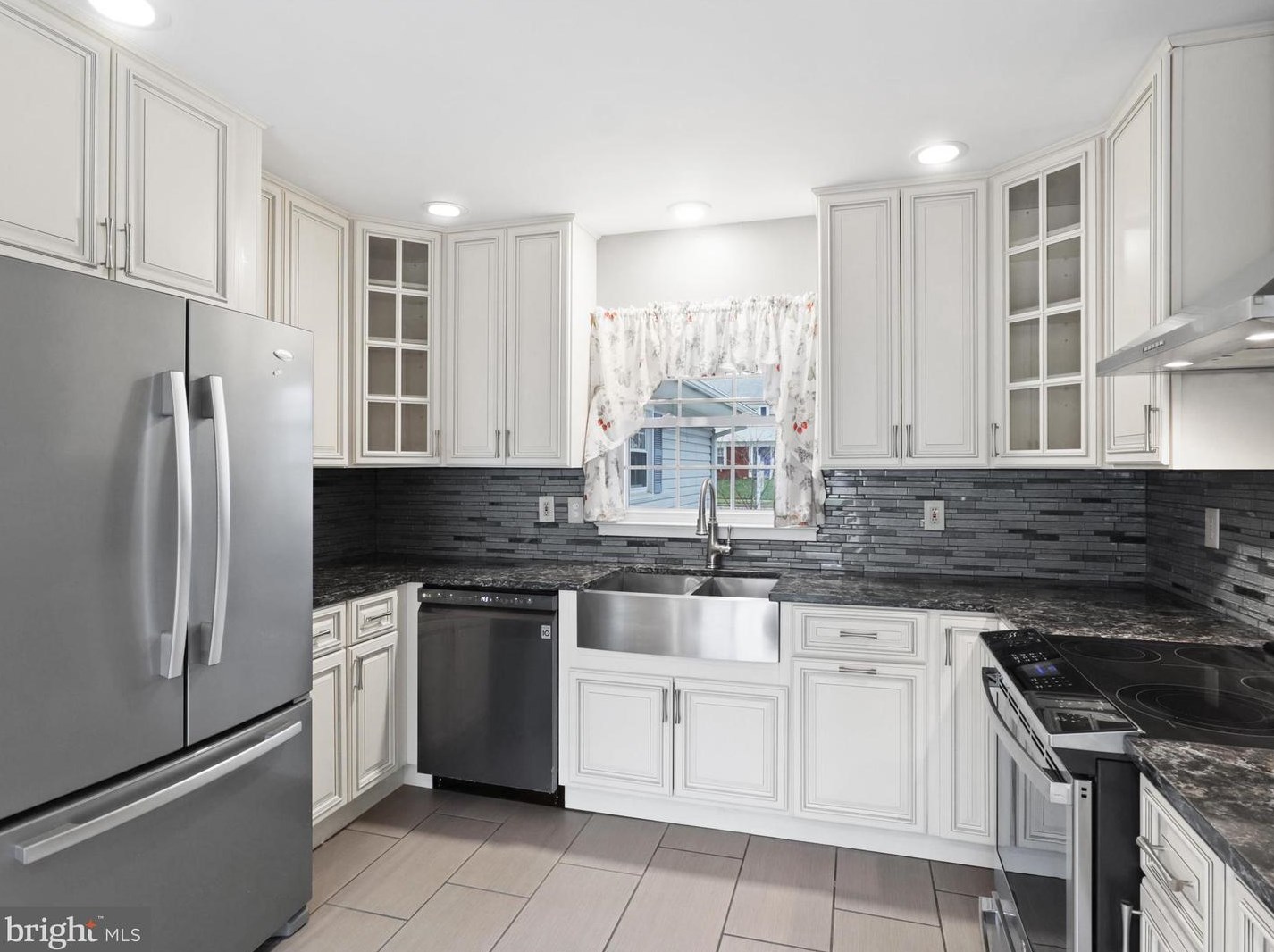 13013 Parson Ln, Fairfax VA  22033-3427 exterior