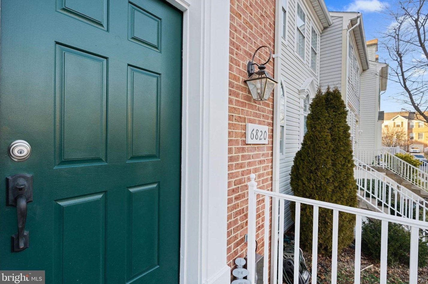 6820 Cedar Loch Ct, Centreville, VA 20121