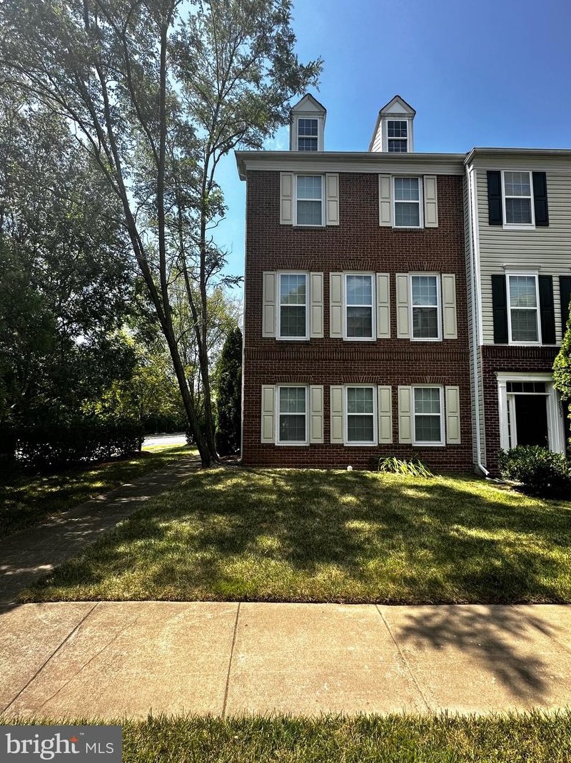 5035 Cool Fountain Ln, Centreville, VA 20120