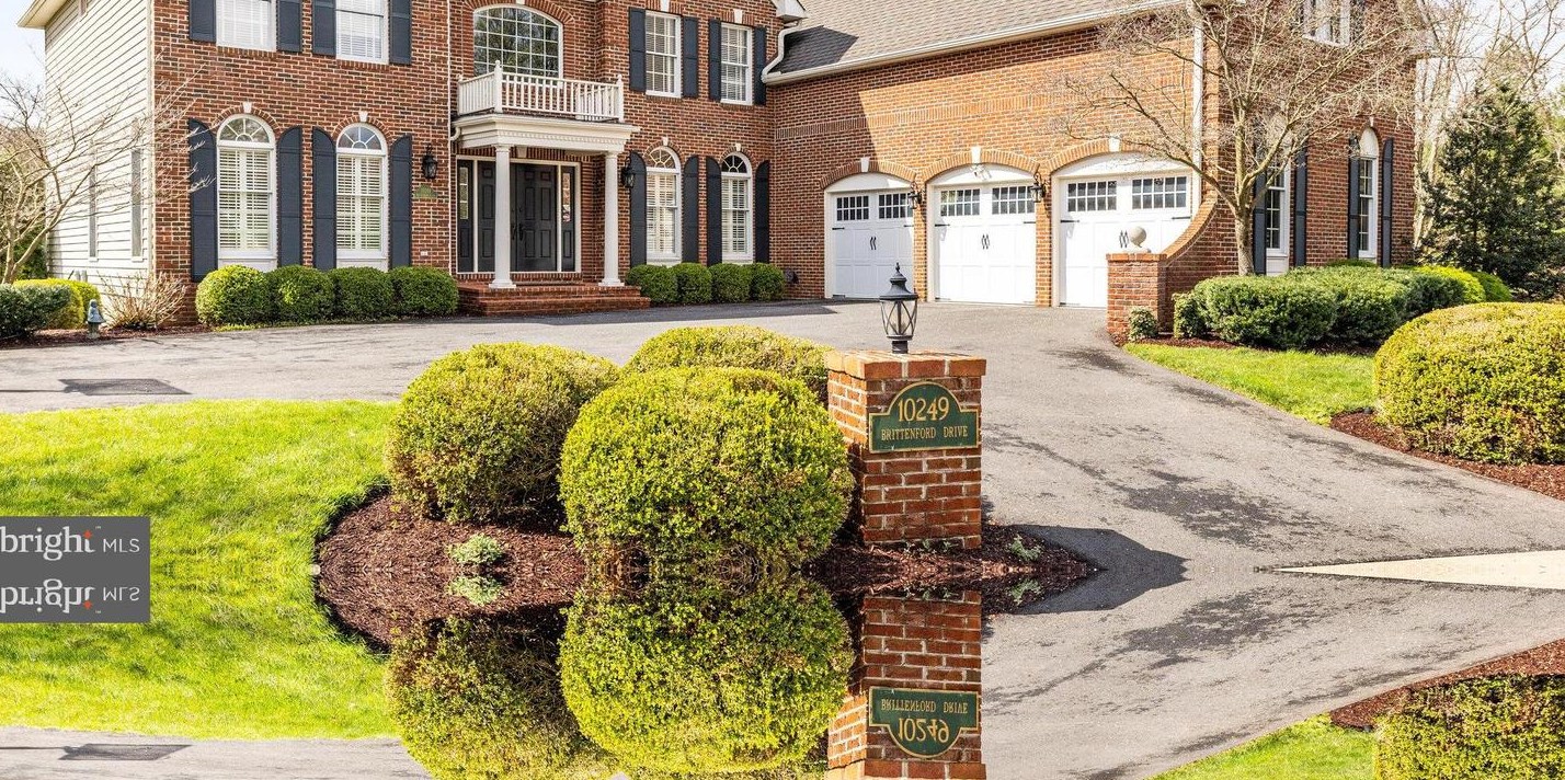 10249 Brittenford Dr, Vienna, VA 22182