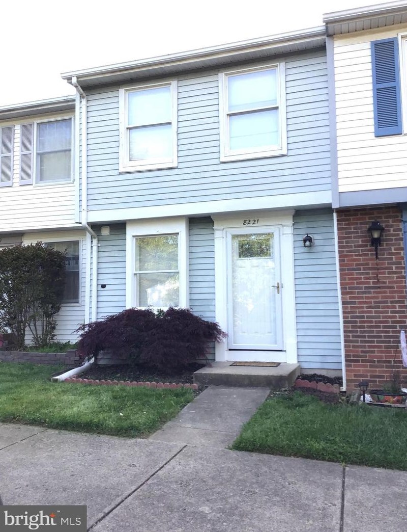 8221 White Stone Ln, Springfield VA  22153-3835 exterior