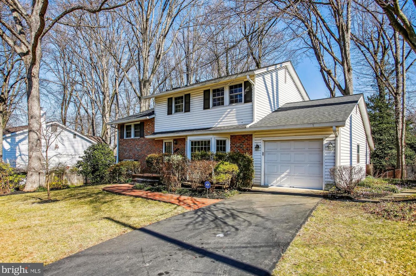 4201 Maple Ave, Fairfax, VA 22032-1126