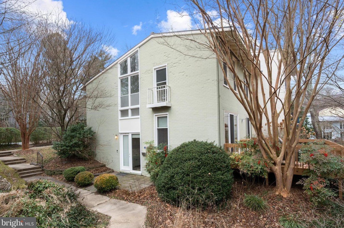 11440 Orchard Ln, Herndon, VA 20190